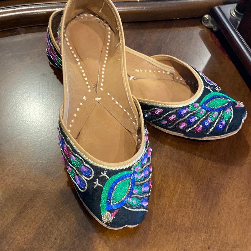 Embellished slippers/shoes